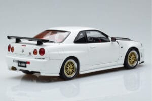 Nissan Skyline GT-R R34 Nismo Z-Tune Branco MotorHelix 1:18 M83407 Metal - imagem 3 de 11