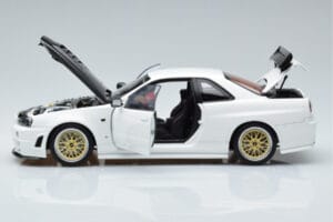Nissan Skyline GT-R R34 Nismo Z-Tune Branco MotorHelix 1:18 M83407 Metal - imagem 4 de 11