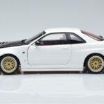 Nissan Skyline GT-R R34 Nismo Z-Tune Branco MotorHelix 1:18 - image 5 of 11