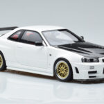 Nissan Skyline GT-R R34 Nismo Z-Tune Branco MotorHelix 1:18 - image 6 of 11