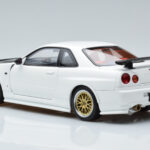 Nissan Skyline GT-R R34 Nismo Z-Tune Branco MotorHelix 1:18 - image 7 of 11