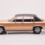 Opel Diplomat B Bege Metalizado MCG 1:18 - image 3 of 6