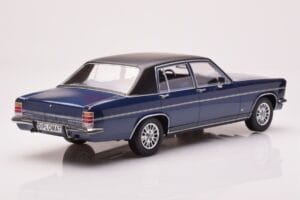Opel Diplomat B Azul Escuro Metalizado MCG 1:18 MCG18336 Metal - imagem 2 de 6