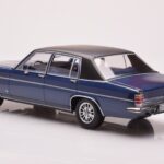 Opel Diplomat B Azul Escuro Metalizado MCG 1:18 - image 5 of 6