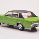 Opel Diplomat B Verde Metalizado MCG 1:18 - image 5 of 6
