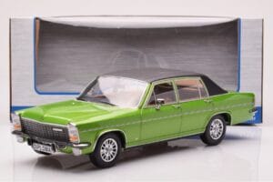 Opel Diplomat B Verde Metalizado MCG 1:18 MCG18337 Metal - imagem 6 de 6