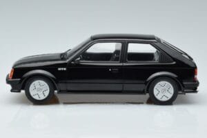 Opel Kadett D GTE Preto MCG 1:18 MCG18270 Metal - imagem 3 de 6