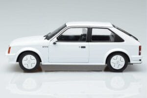 Opel Kadett D GTE Branco MCG 1:18 MCG18268 Metal - imagem 3 de 6