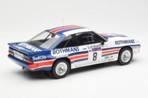 Opel Manta 400 Rothmans #8 J. McRae / I. Grindrod Lombard RAC Rally 1983 IXO 1:18 18RMC038A Metal - imagem 2 de 6