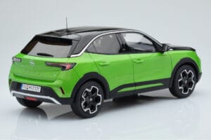 Opel Mokka-e GS Line Matcha Verde Otto 1:18 OT435 Resina - imagem 2 de 5