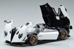 Pagani Zonda HP Barchetta Carbon Fiber Branco LCD 1:18 LCD18009-WH Metal - imagem 2 de 9