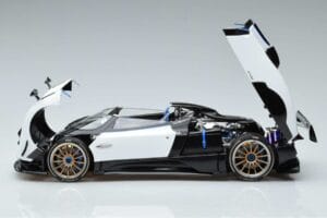 Pagani Zonda HP Barchetta Carbon Fiber Branco LCD 1:18 LCD18009-WH Metal - imagem 4 de 9