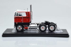 Peterbilt 352 Pacemaker Vermelho Branco IXO 1:43 TR097 Metal - imagem 2 de 4