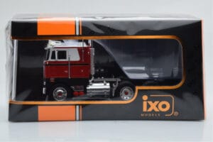 Peterbilt 352 Pacemaker Vermelho Branco IXO 1:43 TR097 Metal - imagem 4 de 4