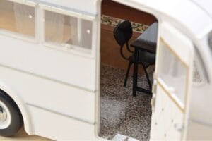 Peugeot 404 Com Caravana Henon Norev 1:18 184837 Metal - imagem 6 de 7