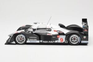 Peugeot 908 HDI FAP LMP1 #9 F. Montagny / R. Zonta / N. Kilen 3rd Place 24 Hours of Le Mans 2008 Minichamps 1:18 150081209 Me - imagem 3 de 6