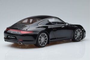 Porsche 911 991 Carrera 4 Black Edition GT Spirit 1:18 GT114 Resina - imagem 2 de 6