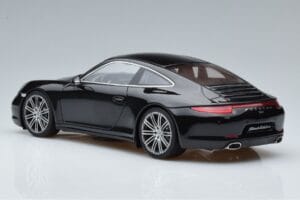 Porsche 911 991 Carrera 4 Black Edition GT Spirit 1:18 GT114 Resina - imagem 5 de 6