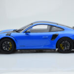 Porsche 911 GT2 RS 991.2 Weissach Package Azul Jantes de Magnésio Pretas Minichamps 1:18 - image 3 of 6