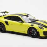 Porsche 911 991.2 GT2 RS Verde Claro Com Jantes De Magnésio Pretas Minichamps 1:18 - image 4 of 6