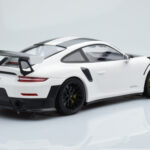 Porsche 911 GT2 RS 991.2 Weissach Package Branco Jantes de Magnésio Pretas Minichamps 1:18 - image 2 of 6