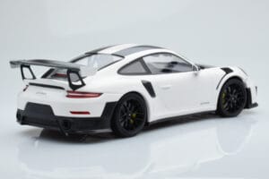 Porsche 911 GT2 RS 991.2 Weissach Package Branco Jantes de Magnésio Pretas Minichamps 1:18 153068309 Metal - imagem 2 de 6