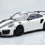 Porsche 911 GT2 RS 991.2 Weissach Package Branco Jantes de Magnésio Pretas Minichamps 1:18
