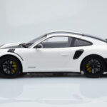Porsche 911 GT2 RS 991.2 Weissach Package Branco Jantes de Magnésio Pretas Minichamps 1:18 - image 3 of 6