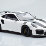 Porsche 911 GT2 RS 991.2 Weissach Package Branco Jantes de Magnésio Pretas Minichamps 1:18 - image 4 of 6