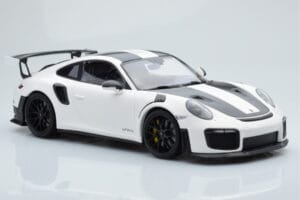 Porsche 911 GT2 RS 991.2 Weissach Package Branco Jantes de Magnésio Pretas Minichamps 1:18 153068309 Metal - imagem 4 de 6