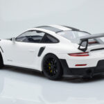Porsche 911 GT2 RS 991.2 Weissach Package Branco Jantes de Magnésio Pretas Minichamps 1:18 - image 5 of 6