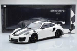 Porsche 911 GT2 RS 991.2 Weissach Package Branco Jantes de Magnésio Pretas Minichamps 1:18 153068309 Metal - imagem 6 de 6