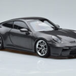 Porsche 911 992 GT3 Touring Package Cinzento Norev 1:18 - image 5 of 7