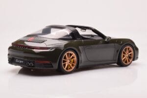 Porsche 911 992 Targa 4S Verde Azeitona GT Spirit 1:18 GT438 Resina - imagem 2 de 6