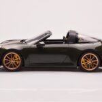 Porsche 911 992 Targa 4S Verde Azeitona GT Spirit 1:18 - image 3 of 6