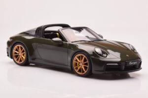 Porsche 911 992 Targa 4S Verde Azeitona GT Spirit 1:18 GT438 Resina - imagem 4 de 6