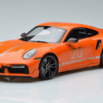 Porsche 911 992 Turbo S China 20th Anniversary Laranja Minichamps 1:18