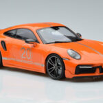 Porsche 911 992 Turbo S China 20th Anniversary Laranja Minichamps 1:18 - image 4 of 6