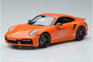 Porsche 911 992 Turbo S China 20th Anniversary Laranja Minichamps 1:18 155069171