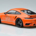 Porsche 911 992 Turbo S China 20th Anniversary Laranja Minichamps 1:18 - image 5 of 6