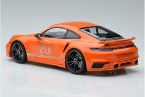 Porsche 911 992 Turbo S China 20th Anniversary Laranja Minichamps 1:18 155069171 Metal - imagem 5 de 6