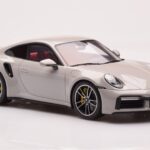 Porsche 911 992 Turbo S Crayon Cinzento GT Spirit 1:18 - image 4 of 6