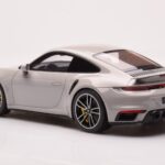 Porsche 911 992 Turbo S Crayon Cinzento GT Spirit 1:18 - image 5 of 6