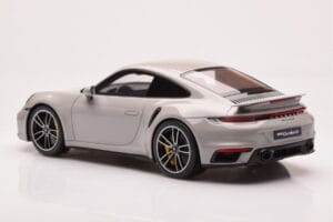 Porsche 911 992 Turbo S Crayon Cinzento GT Spirit 1:18 GT431 Resina - imagem 5 de 6