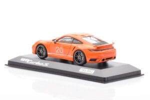 Porsche 911 992 Turbo S Gulf Laranja Minichamps 1:43 WAP0209060N002 Metal - imagem 3 de 4