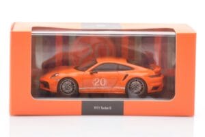 Porsche 911 992 Turbo S Gulf Laranja Minichamps 1:43 WAP0209060N002 Metal - imagem 4 de 4