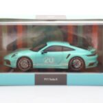 Porsche 911 992 Turbo S Mint Verde Minichamps 1:43 - image 4 of 4
