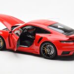 Porsche 911 992 Turbo S Sport Design Vermelho Minichamps 1:18 - image 5 of 8