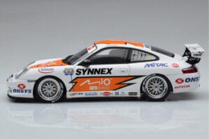 Porsche 911 996 GT3 R #1 C. Kwan Carrera Cup Asia 2004 AUTOart 1:18 80487 Metal - imagem 4 de 7