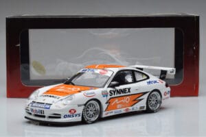 Porsche 911 996 GT3 R #1 C. Kwan Carrera Cup Asia 2004 AUTOart 1:18 80487 Metal - imagem 7 de 7